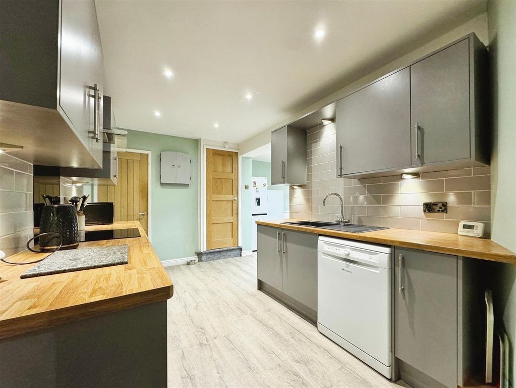 Property photo 3 of 15 Kitchen Area