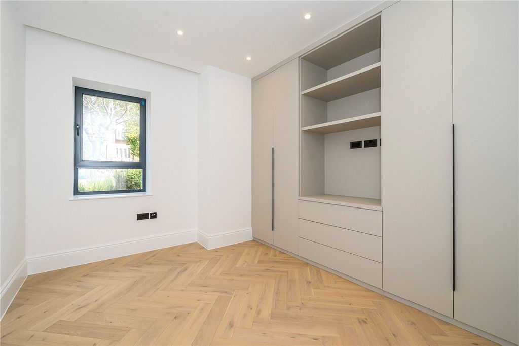 Property photo 3 of 18 Picture No. 08