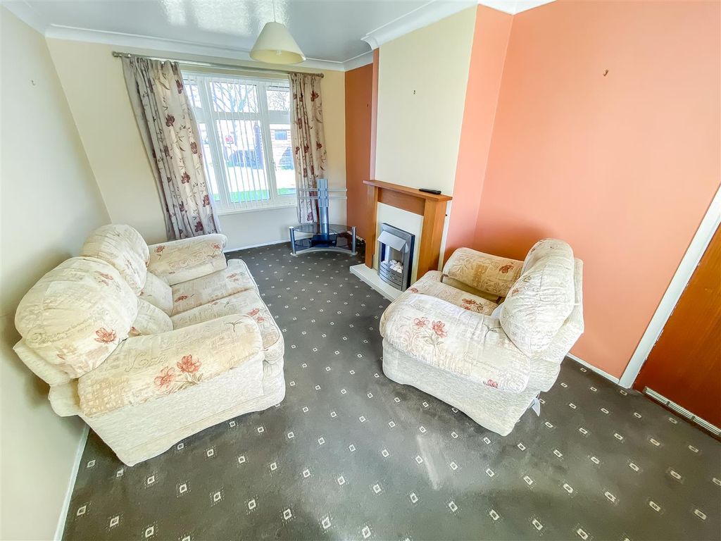 Property photo 3 of 7 Living Room