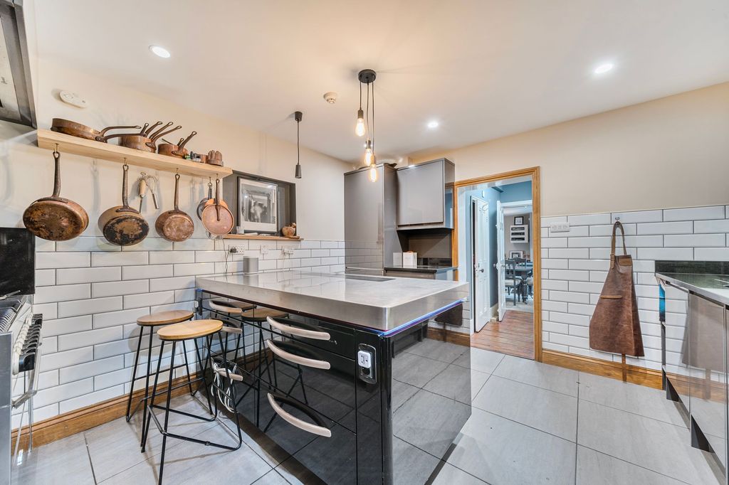 Property photo 3 of 24