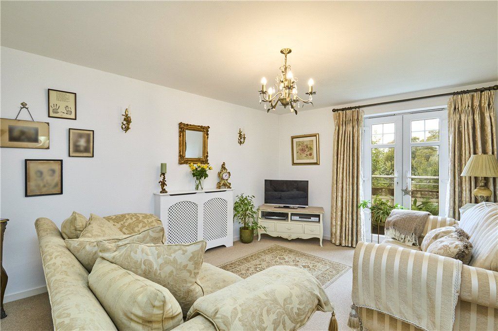 Property photo 2 of 14 Lounge