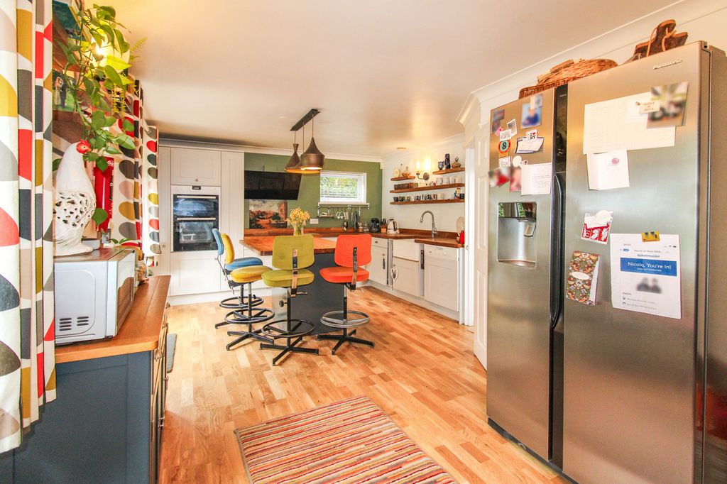 Property photo 3 of 21