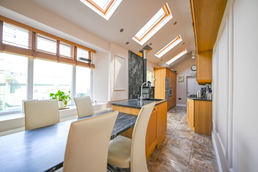 Property photo 2 of 35 Cliff Terrace Ewemove Marske-10