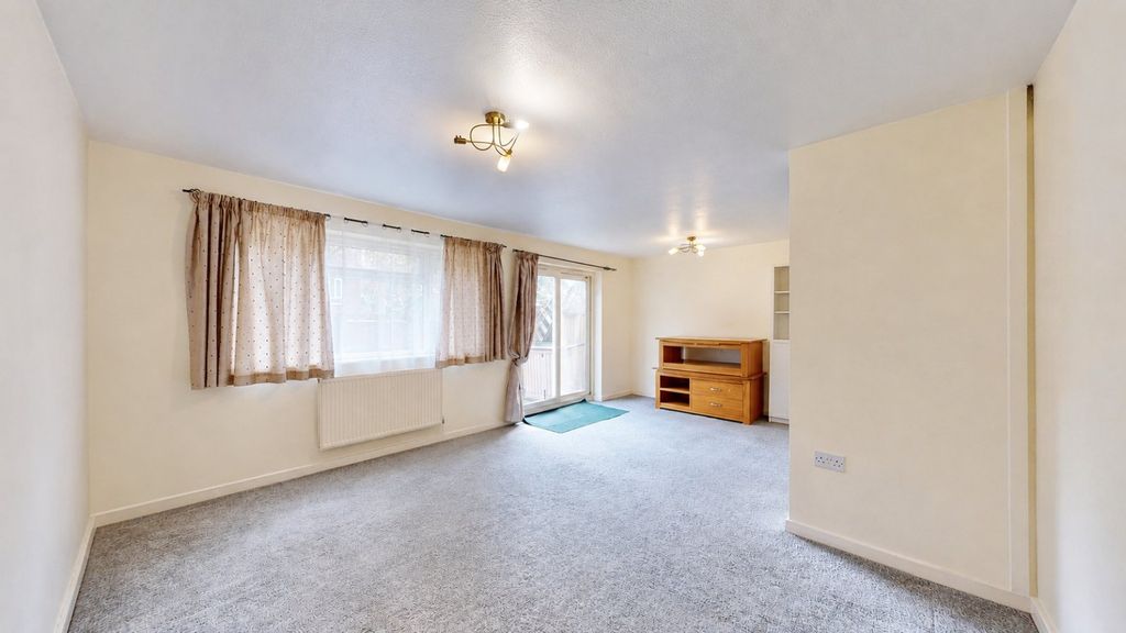 Property photo 2 of 14 Picture No. 11