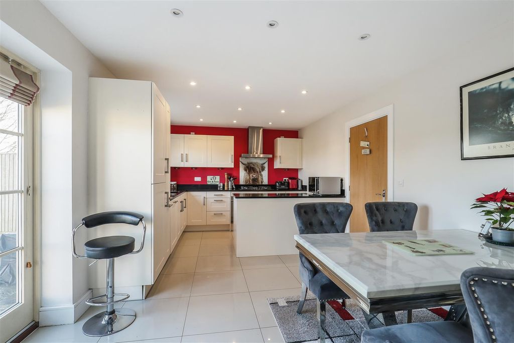 Property photo 2 of 23 Ph20_6352808.Jpg