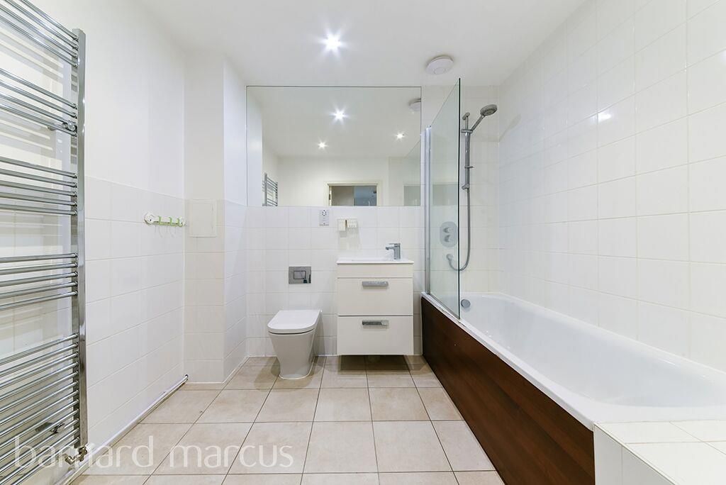 Property photo 2 of 8 Bathroom