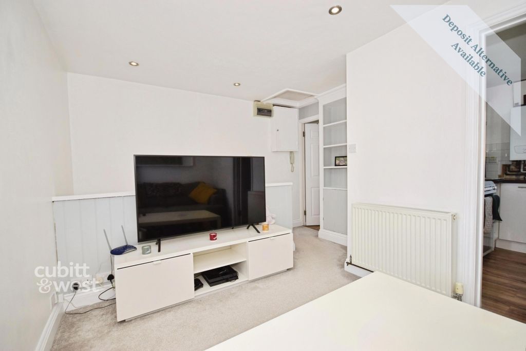 Property photo 3 of 9 Lounge