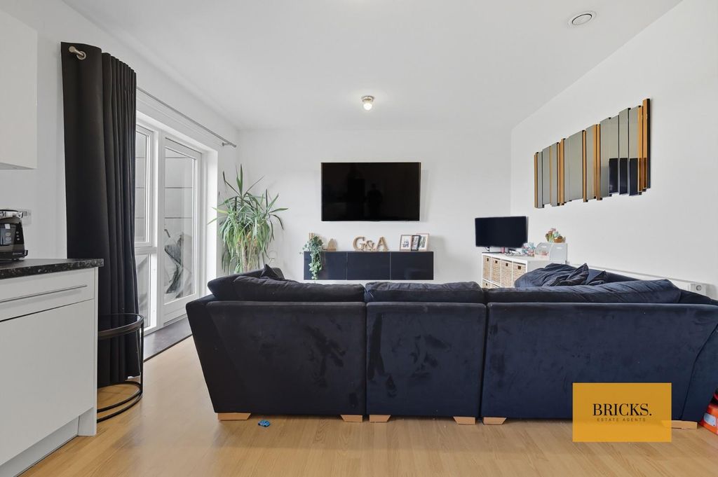 Property photo 3 of 15