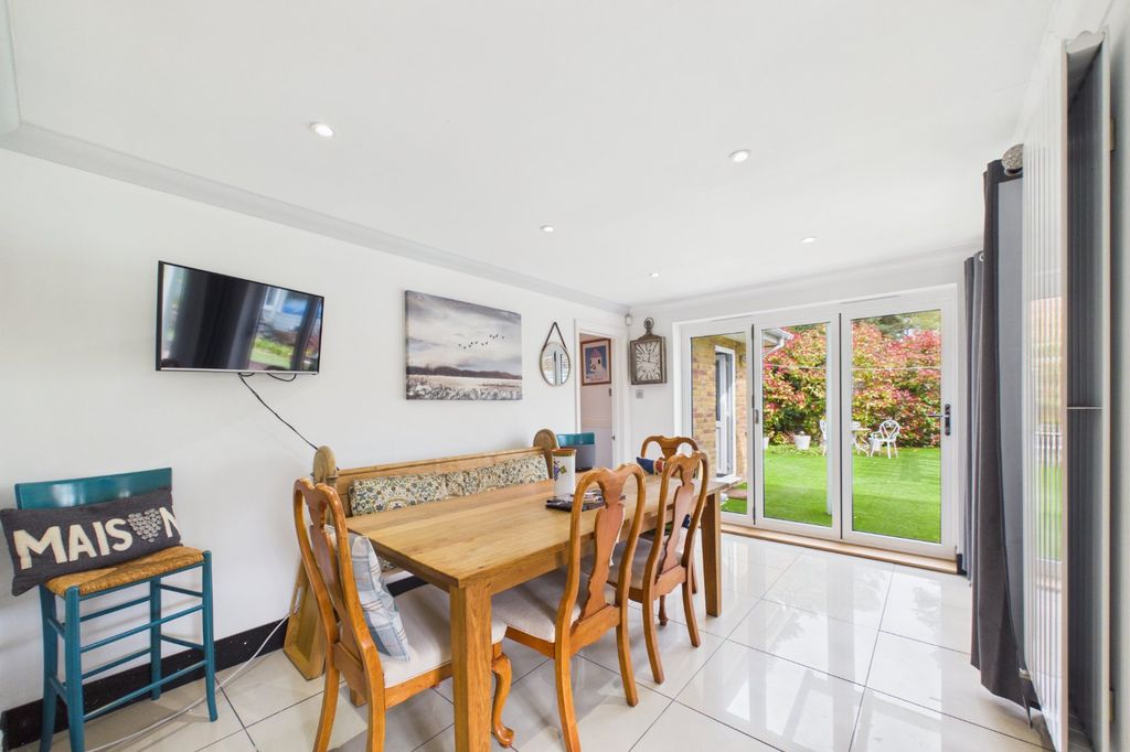Additional image 9 of 6 bed detached house for saleHighway, Crowthorne, Berkshire RG45