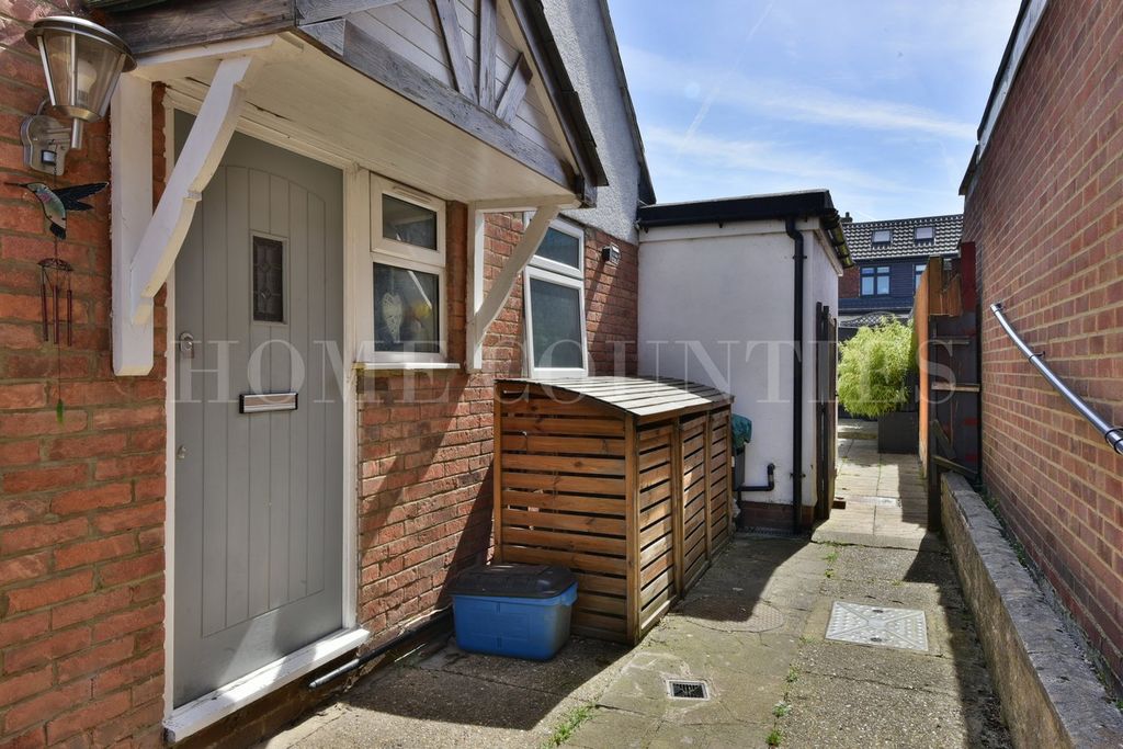 Property photo 2 of 25