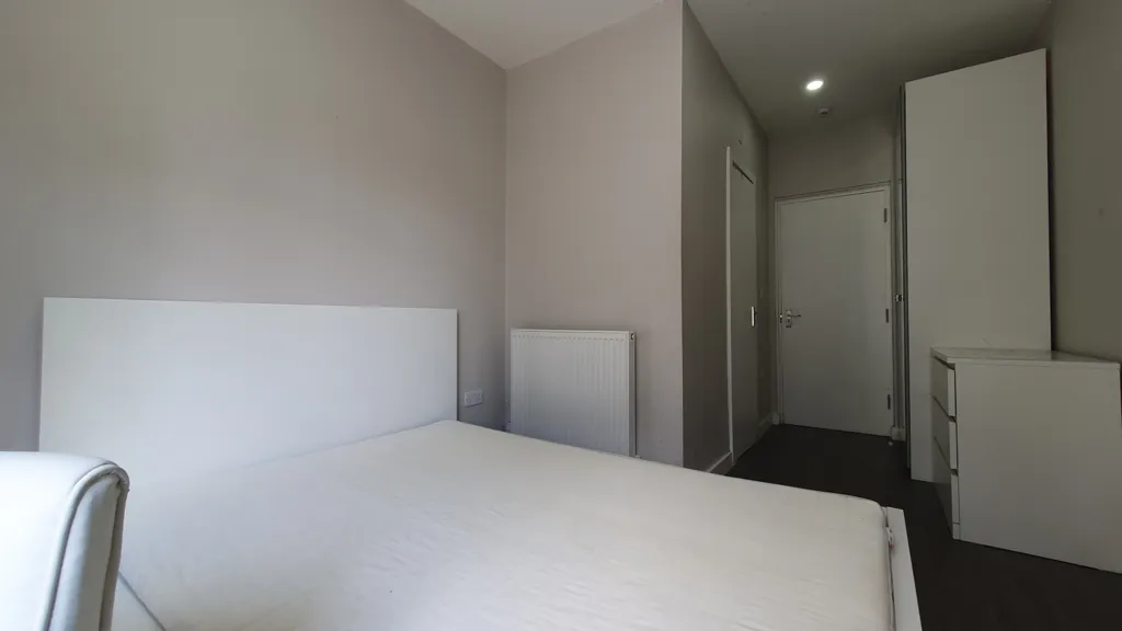 Apartment in Cardiff CF24, Roath - More