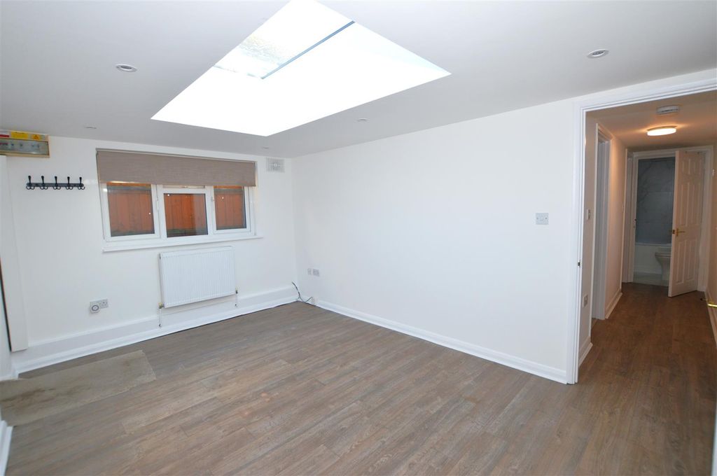 Property photo 2 of 8 10 Garland Drive Lounge.Jpg