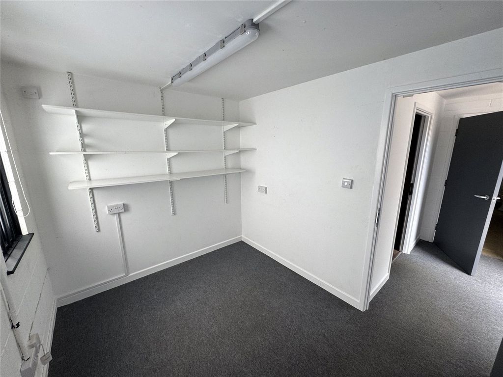 Property photo 3 of 8 Picture No. 19