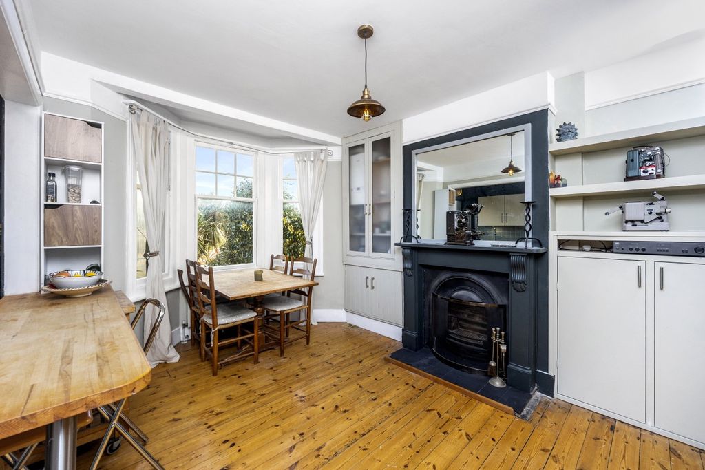 Property photo 3 of 18