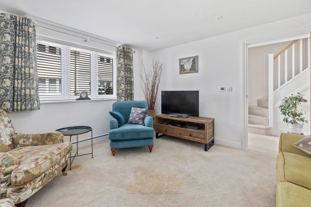 Property photo 3 of 32
