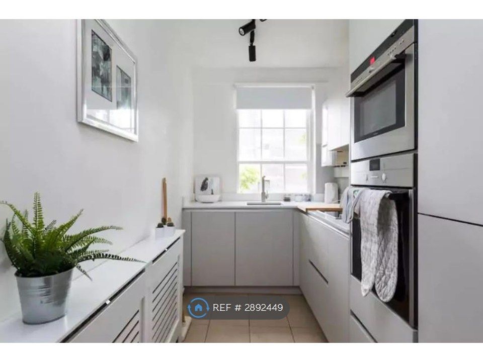 Property photo 3 of 21 Kitchen