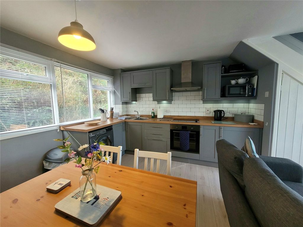 Property photo 2 of 18 Picture No. 24