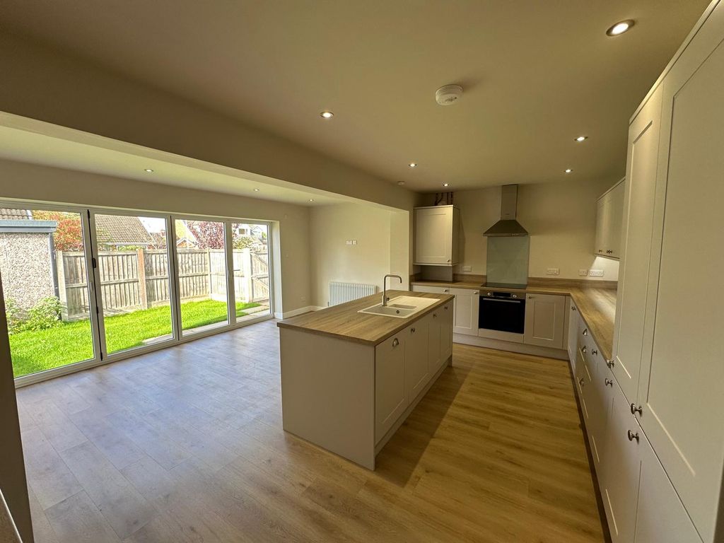 Property photo 3 of 10 Family Dining Kitchen