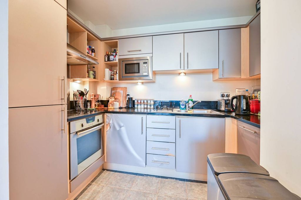 Property photo 3 of 6