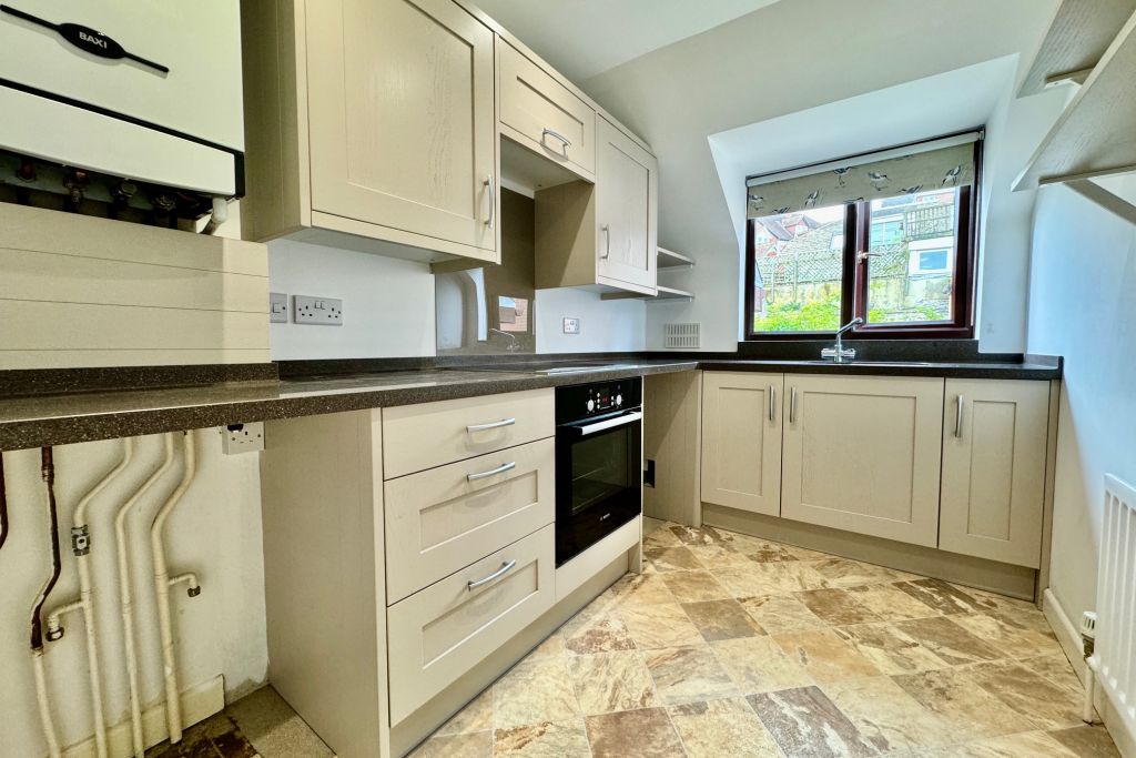 Property photo 3 of 8 Kitchen