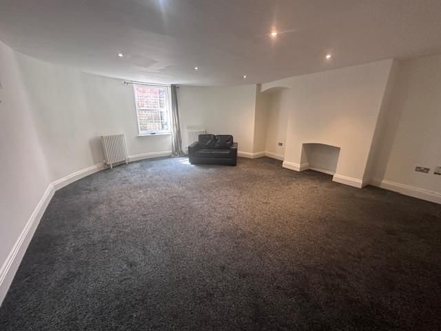 Property photo 3 of 6 Loumge
