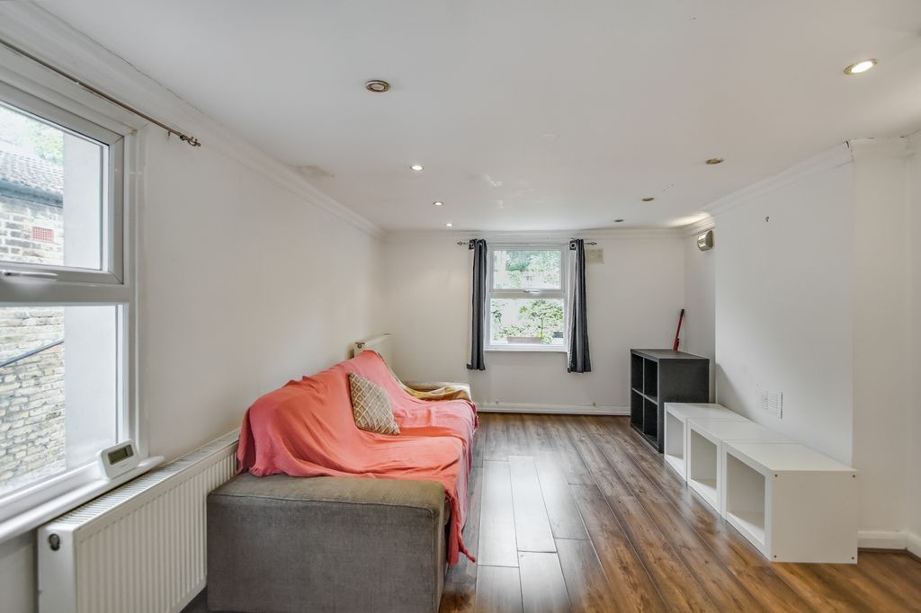 Property photo 2 of 10 35B Grove Hill Road, Camberwell, London, Se5 8Df