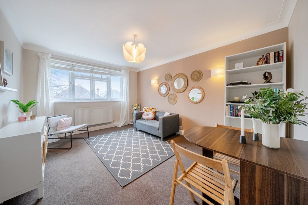 Property photo 1 of 9 Picture No. 17