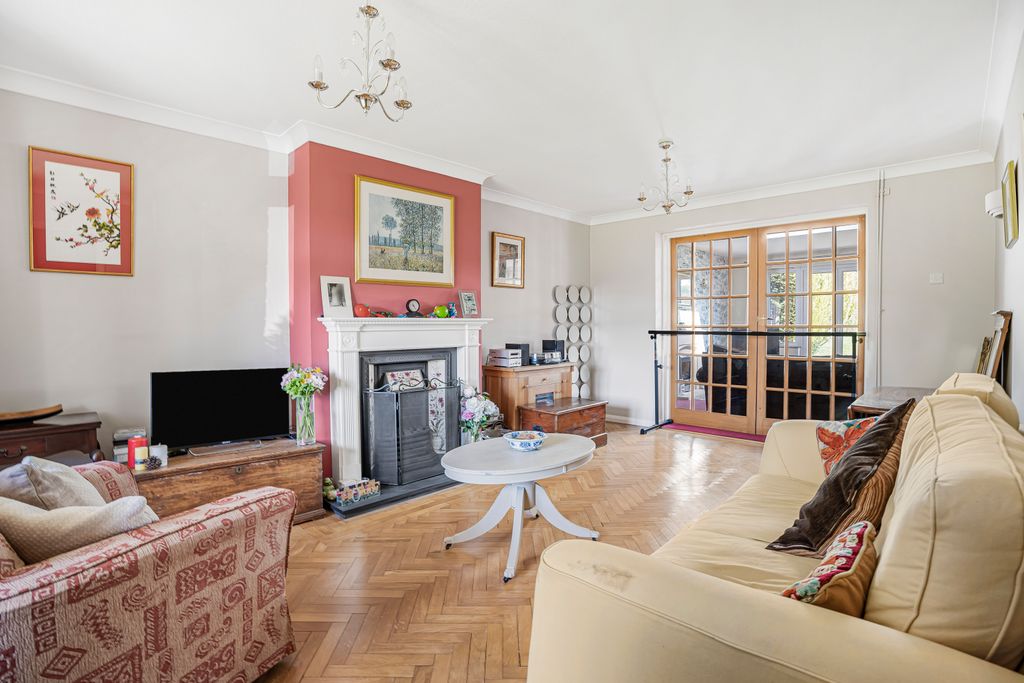 Property photo 2 of 29 Lounge