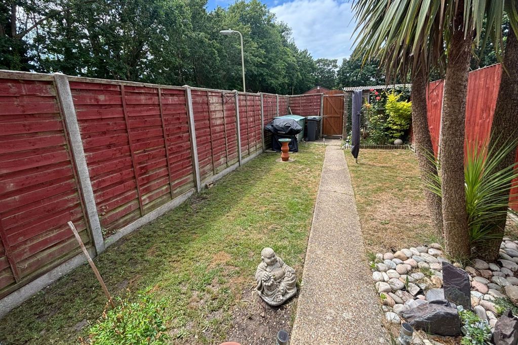 Property photo 2 of 11 Garden