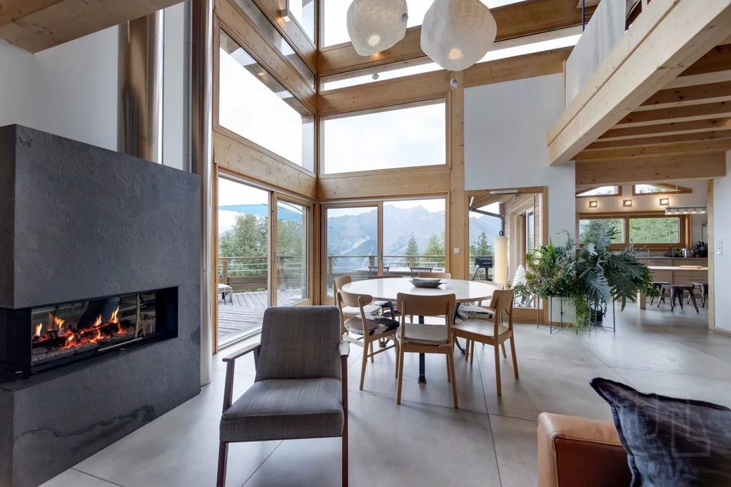 Property photo 2 of 36