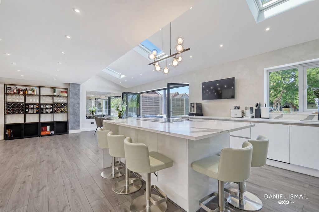 Property photo 1 of 36