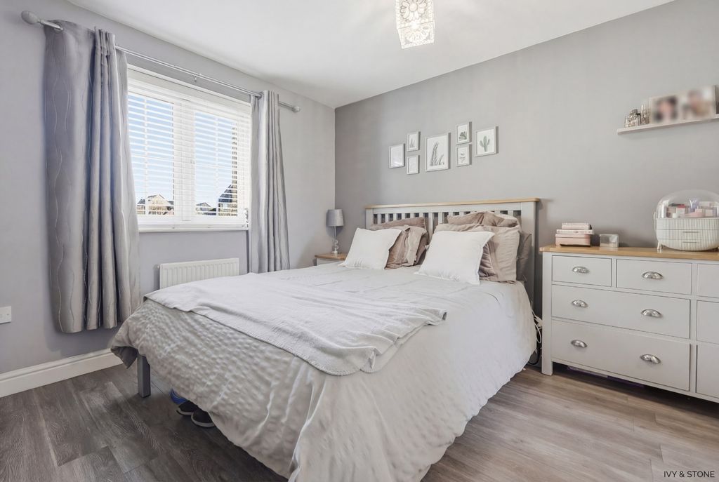 Property photo 2 of 31 4989721