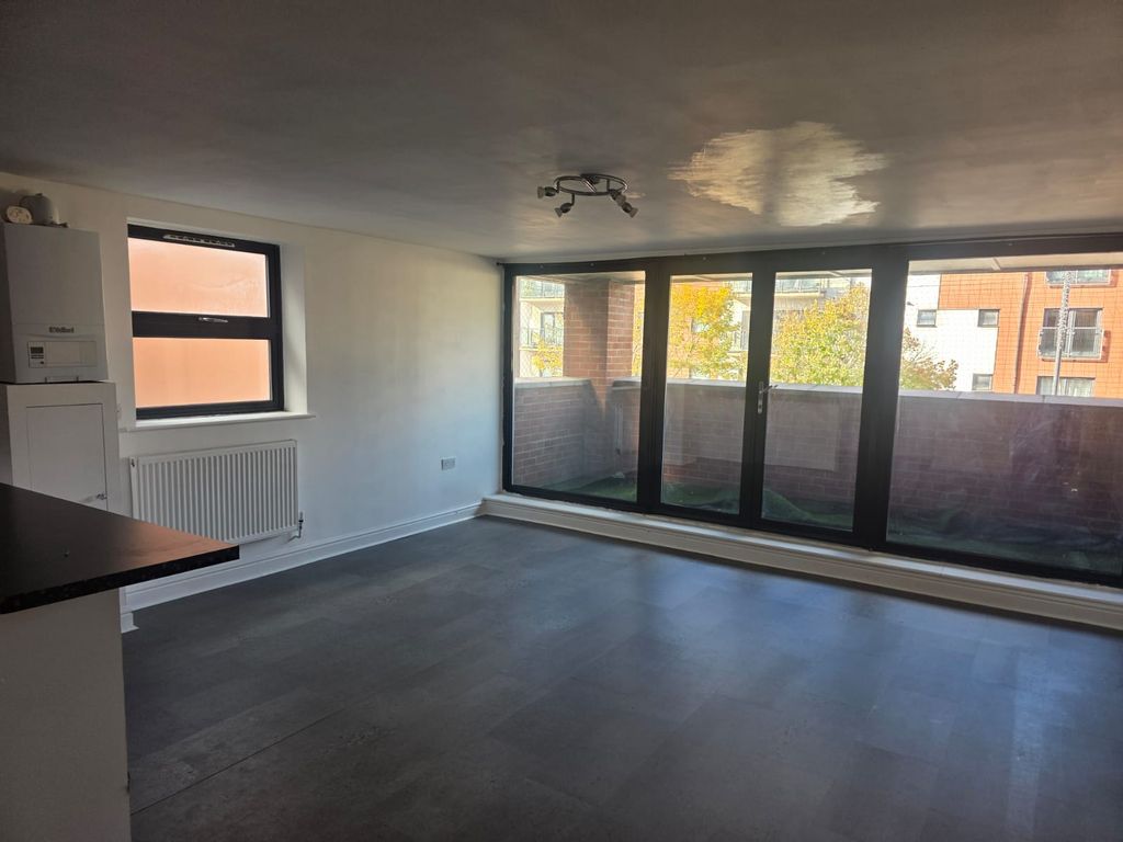 Property photo 3 of 12 4