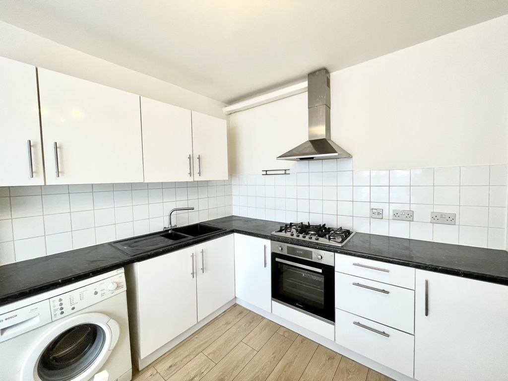 Property photo 1 of 14 Large Three Bedroom Flat To Rent In Gants Hill.