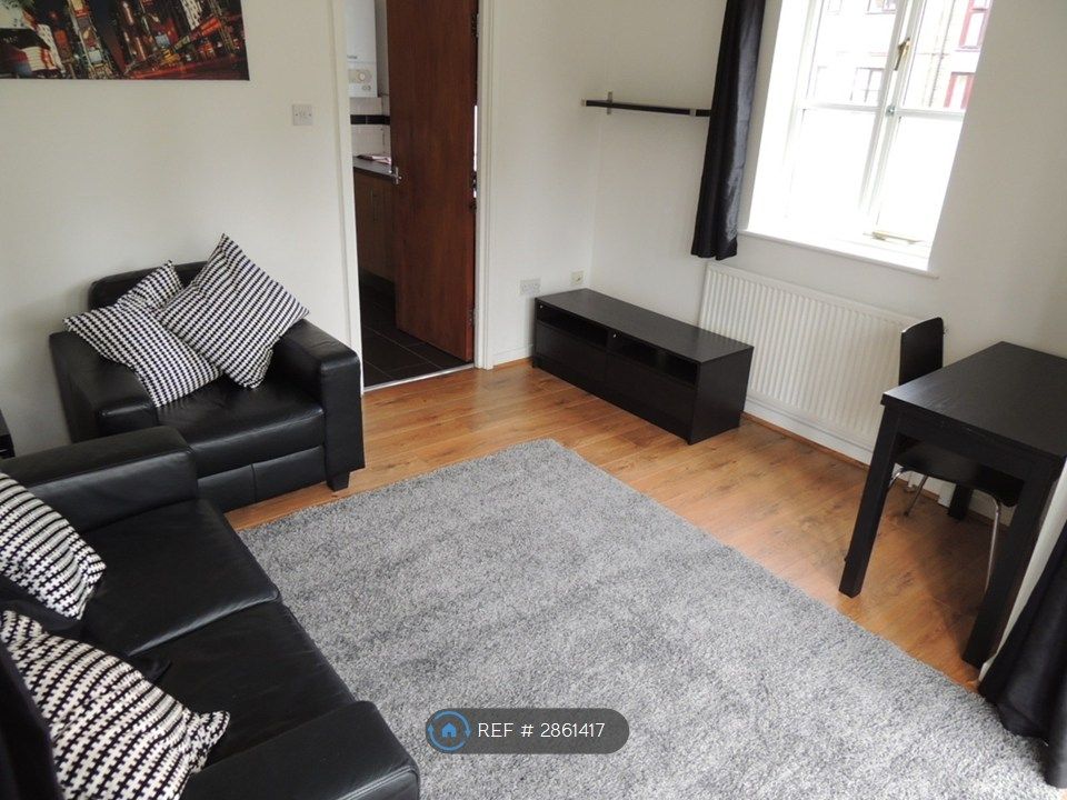 Property photo 3 of 12 Livingroom