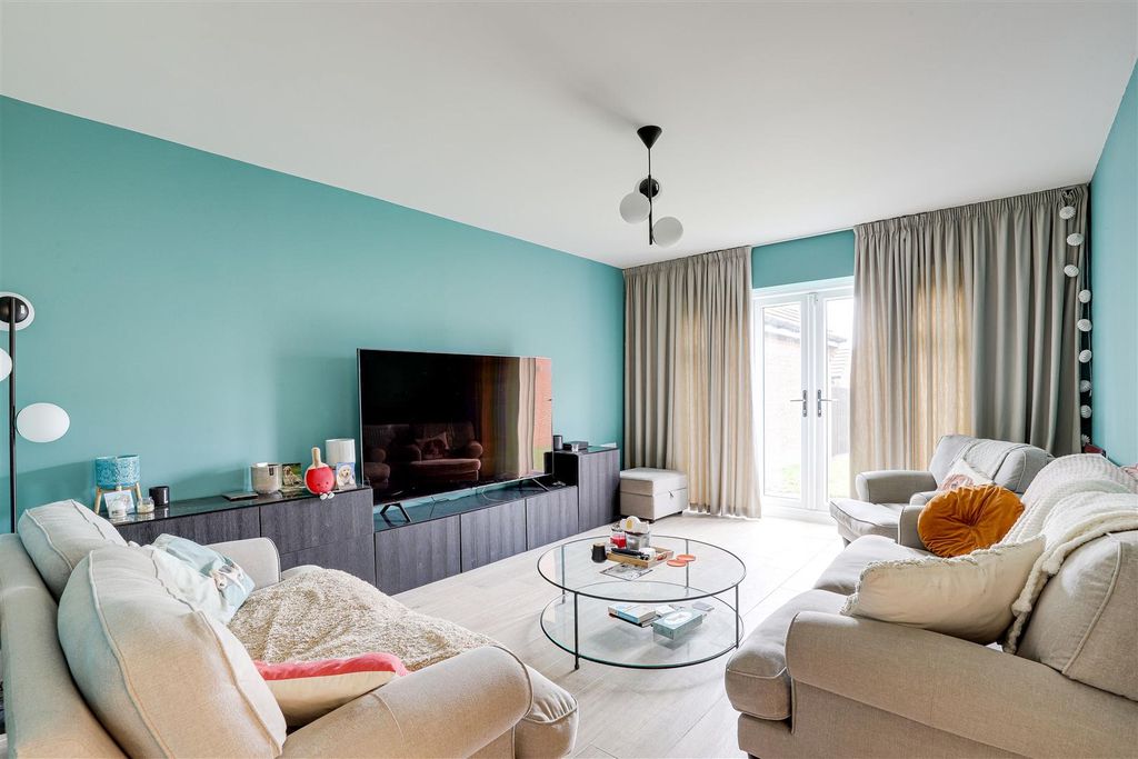 Property photo 3 of 22 8708.Jpg