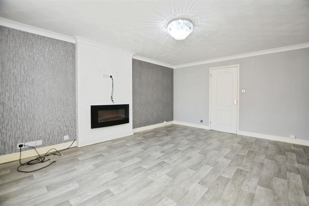 Property photo 3 of 16 Living Room