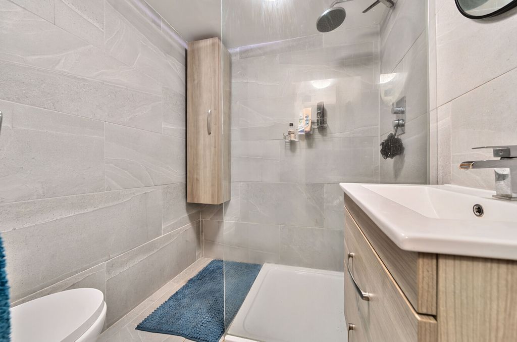 Property photo 3 of 14 1333493-9-6890726...