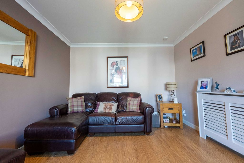 Property photo 3 of 37