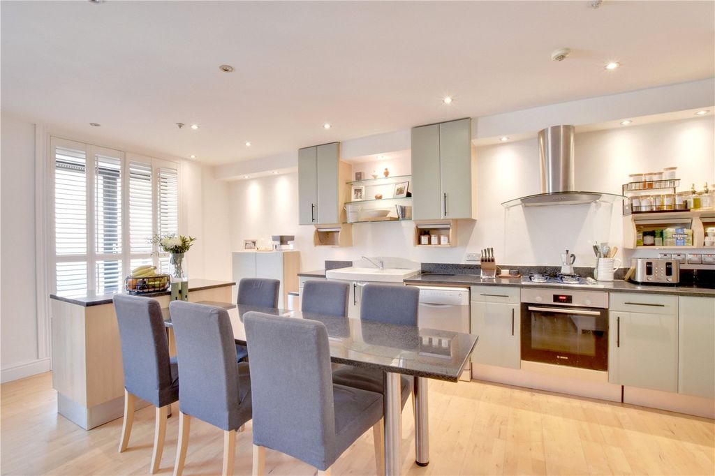 Property photo 3 of 18 Picture No. 10