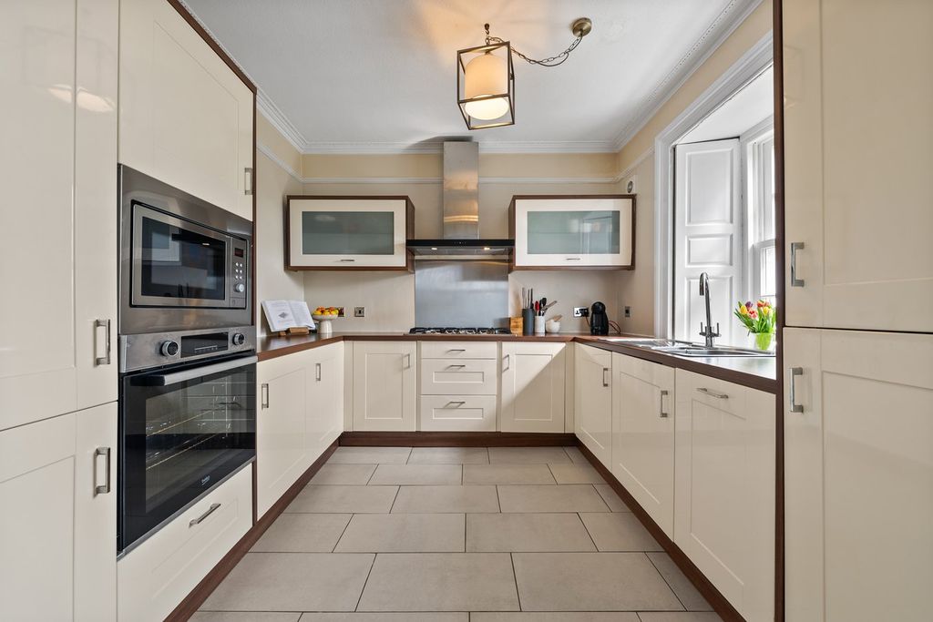 Additional image 8 of 3 bed flat for salePitt Terrace, Stirling FK8