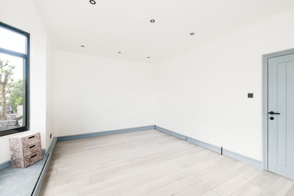 Property photo 2 of 17 Reception