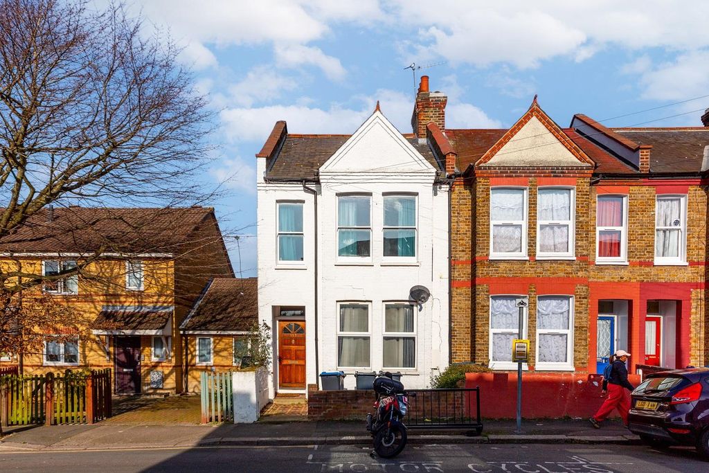 Property photo 1 of 11 157A Boundary Road (First Floor Flat), Colliers Wo