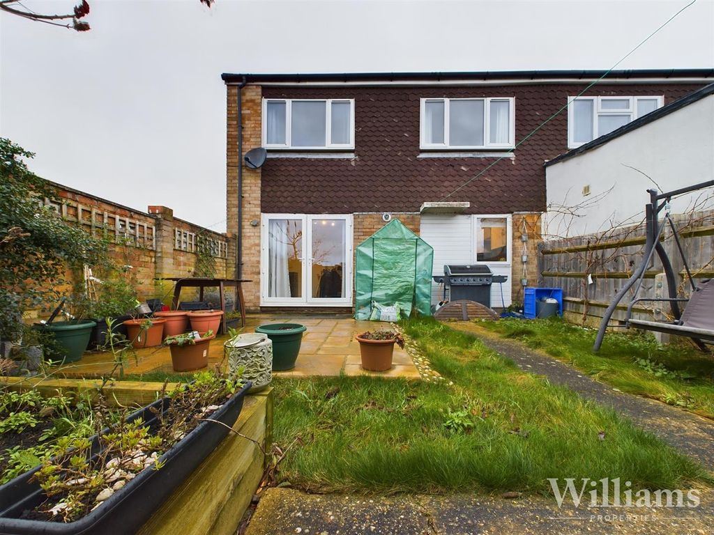 Property photo 3 of 11 Cam04950G0-Pr0012-Still019.Jpg