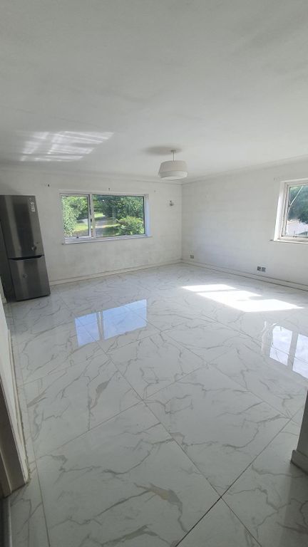 Property photo 3 of 19 Kitchen