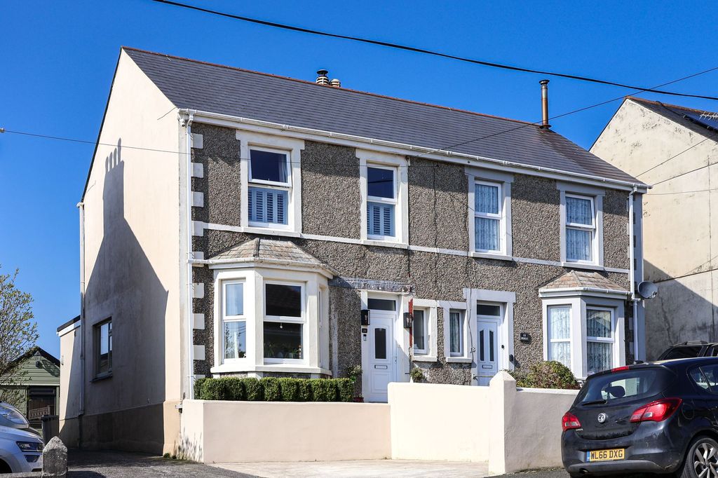 Property photo 1 of 18 External