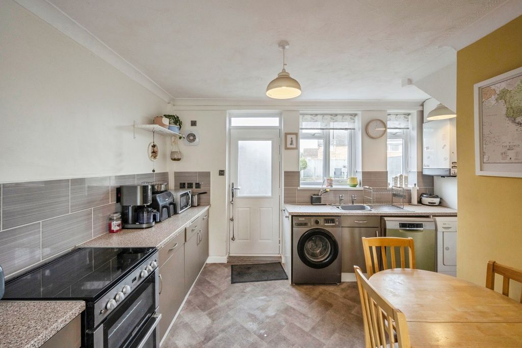 Property photo 3 of 16 Kitchen