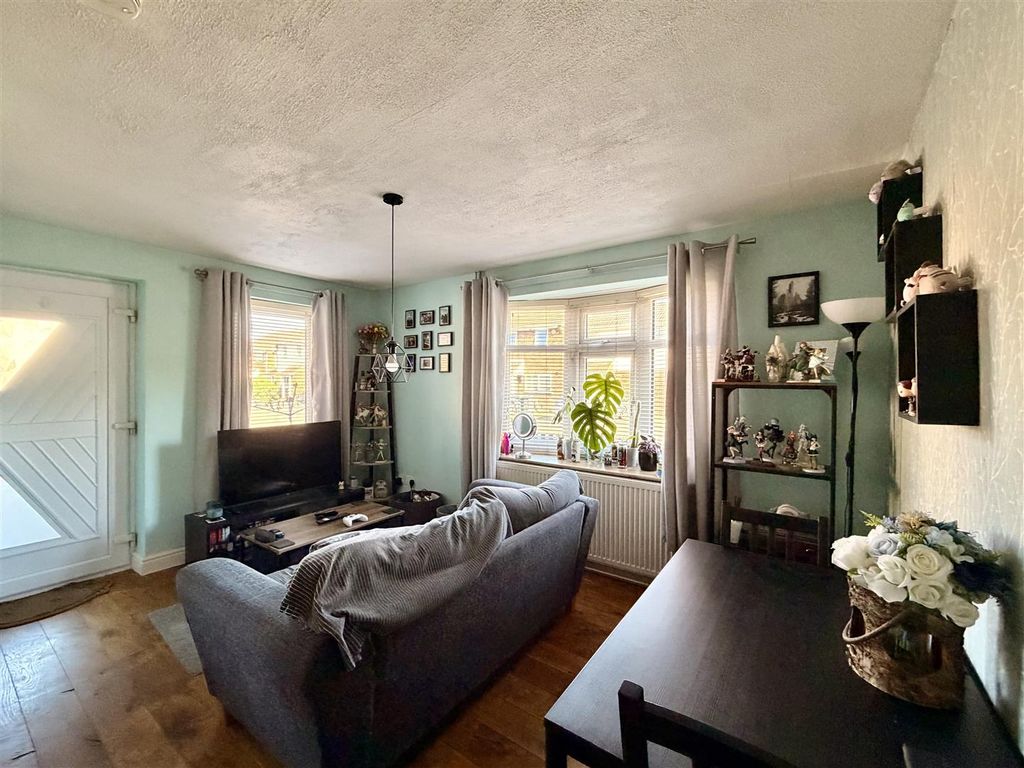 Property photo 2 of 9 2