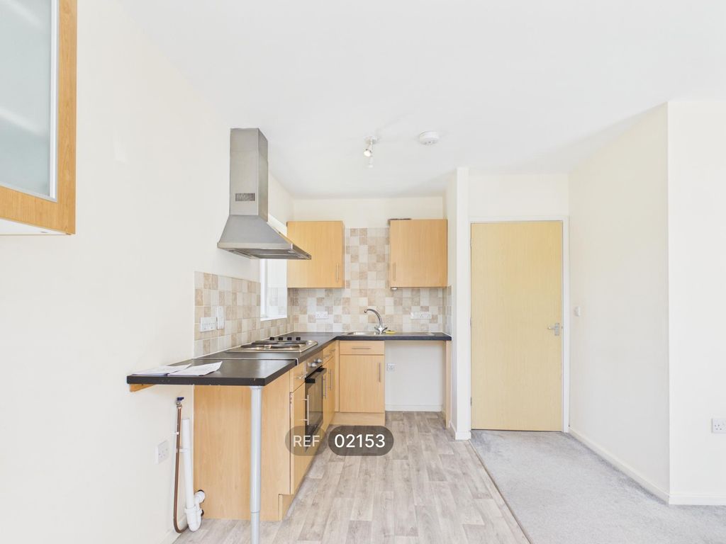 Property photo 3 of 15 Kitchen / Living Area