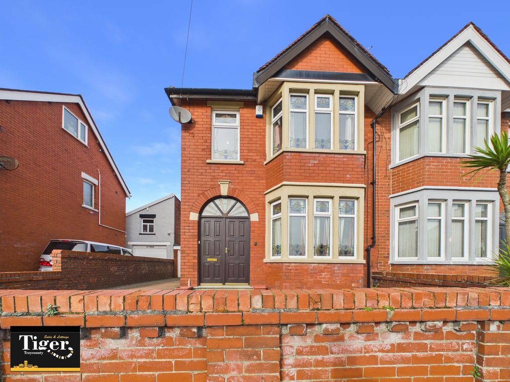 Property photo 1 of 18 Cam02176G0-Pr0826-Still018